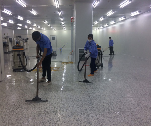 Hoa chat danh bong san nhua