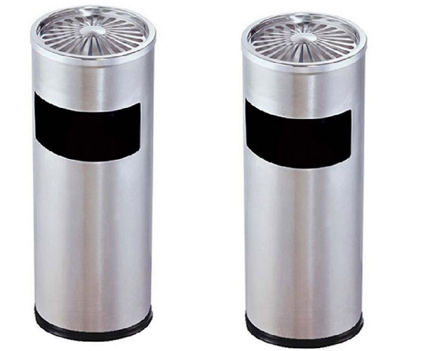 Thung rac inox co gat tan thuoc