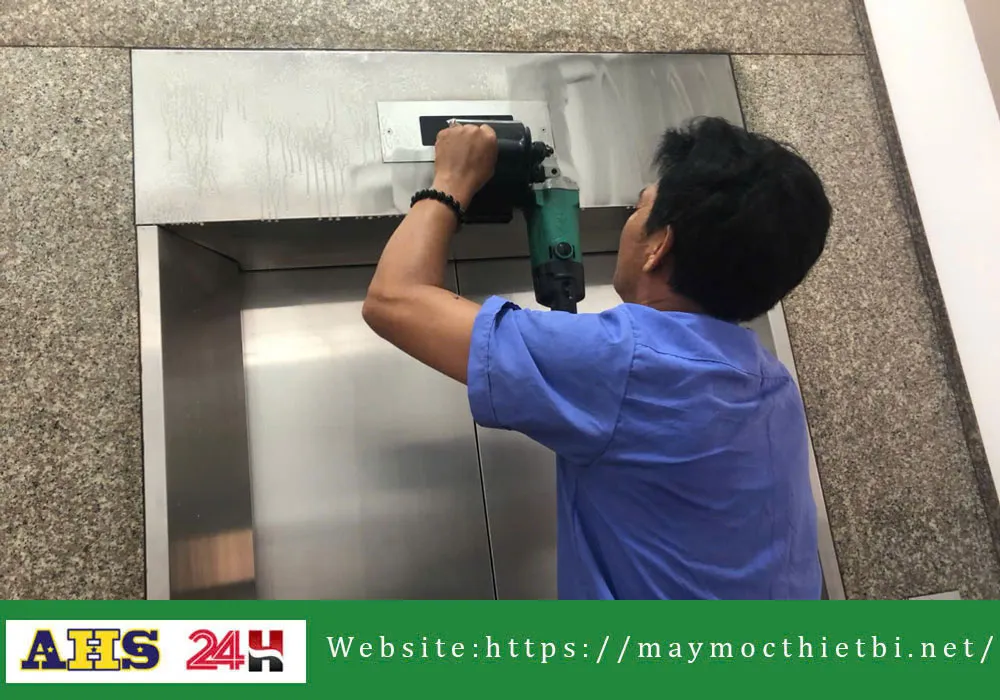 đánh bóng thang máy