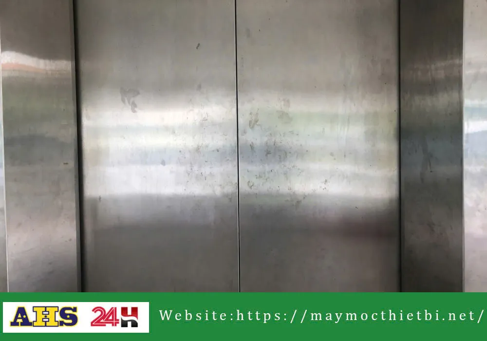 Thang máy bị ố nặng