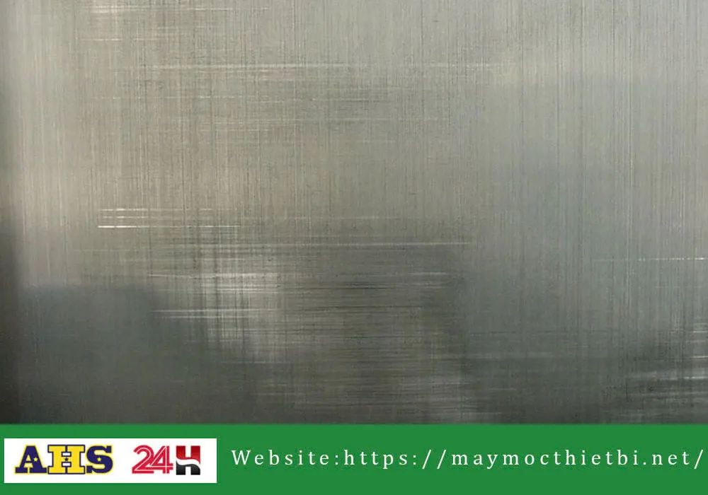 Thang máy bị trầy xước