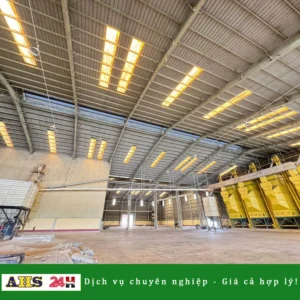 vệ sinh mái tôn bên trong nhà xưởng