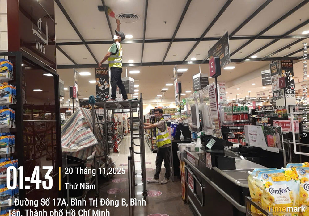Quét mạng nhện trần Siêu Thị