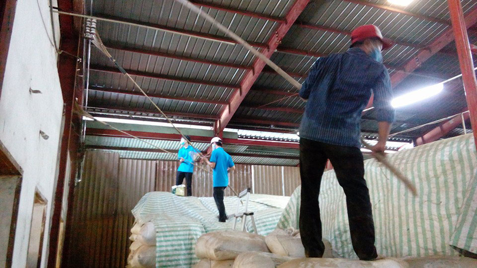 Vệ sinh trần và tường tôn