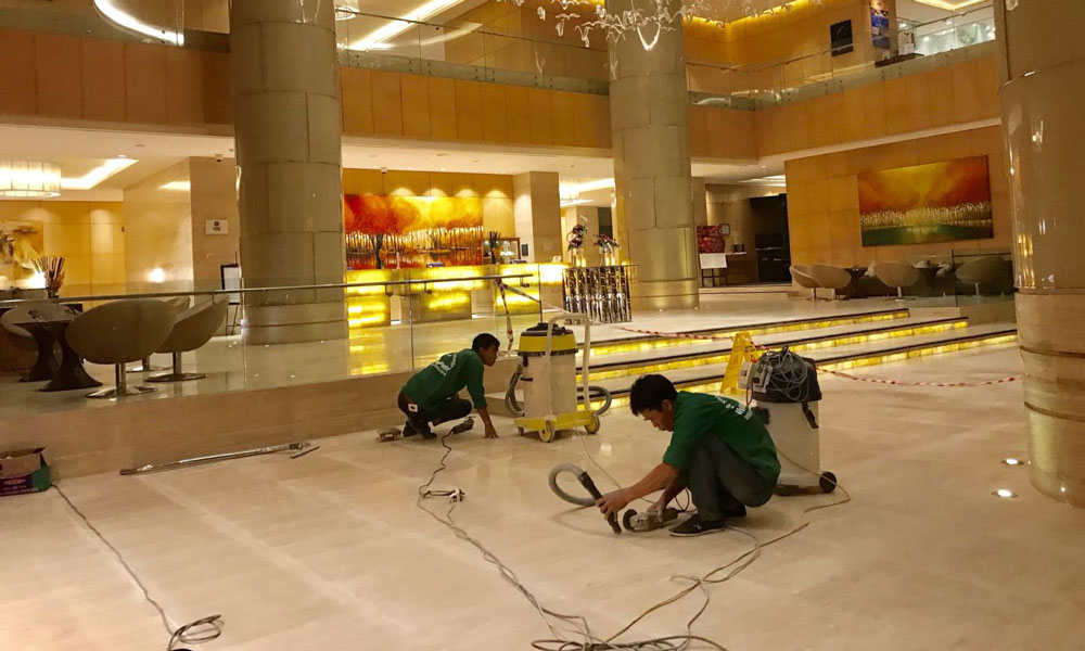 Cắt và đi lại ron mới cho sàn đá