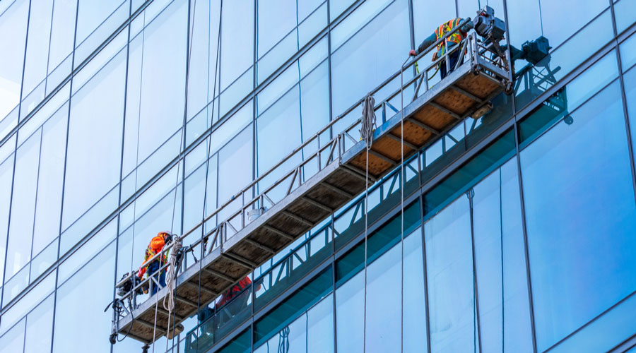 Dich vu lau kinh ben ngoai toa nha