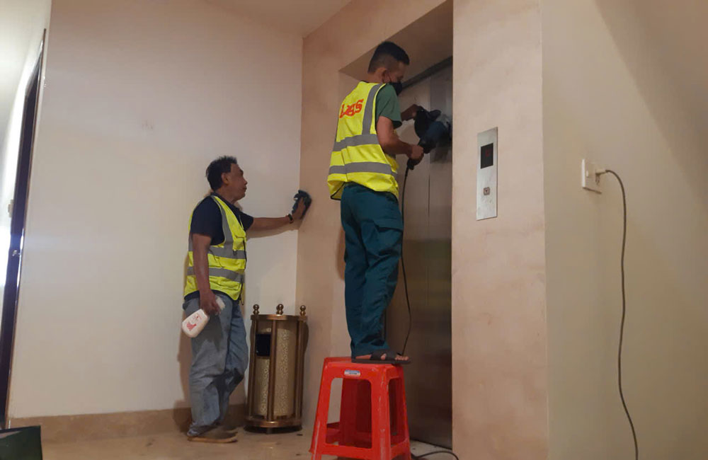 Đội thi công đánh bóng chuyên nghiệp