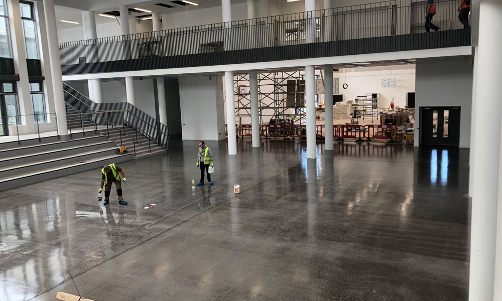 Đánh bóng sàn đá nhân tạo